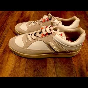 ELLESSE MENS SNEAKER SIZE 10